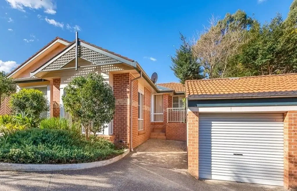 Spacious three bedroom villa with new timber flooring throughout!