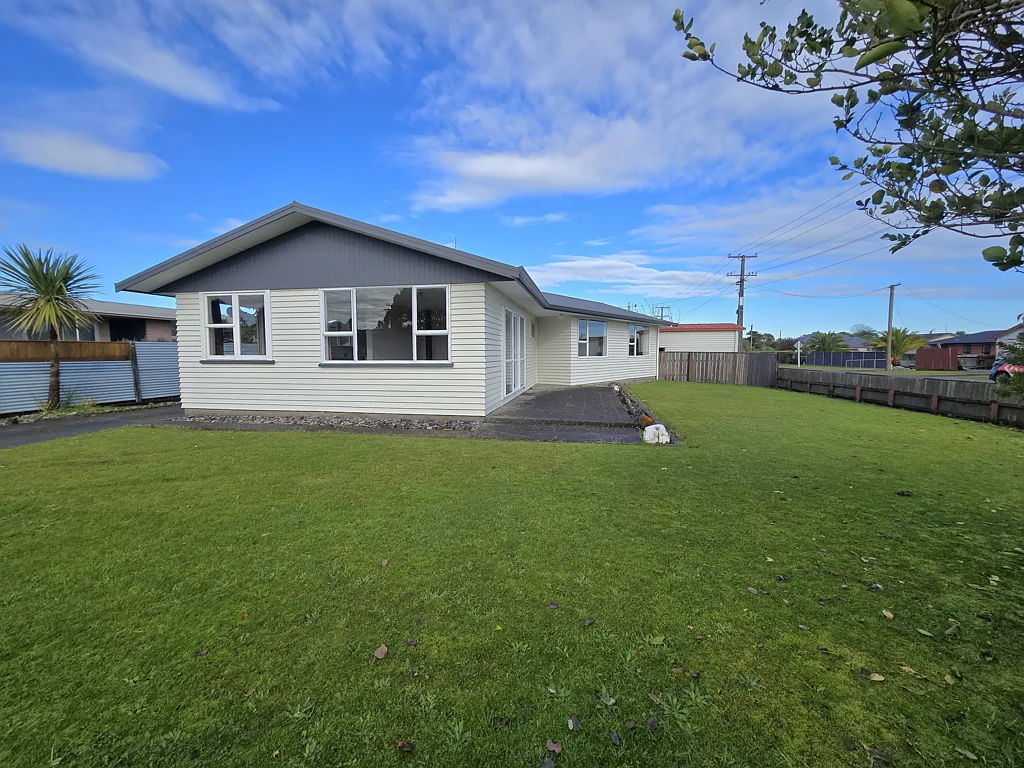 Hokitika 3ਬੈੱਡਰੂਮ Excellent location - solid home with garaging
