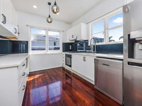 Fully Fenced Home & Pet Friendly
