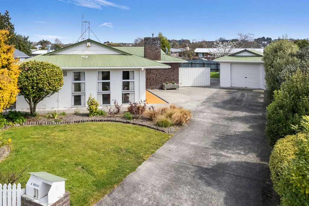 Feilding 4 Slaapkamer Generous Family Living in a Private Cul-de-Sac