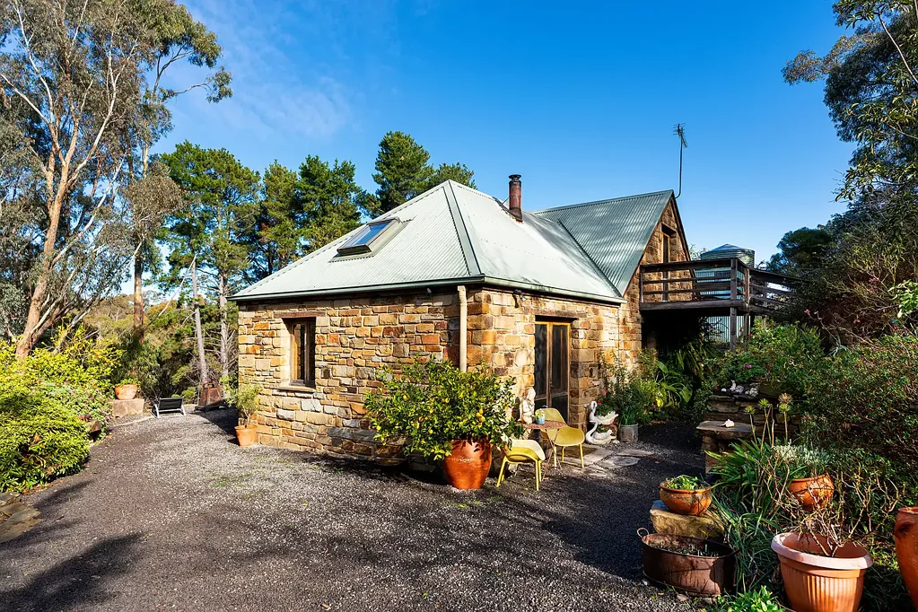 Chewton 2 Bedroom Welcoming, Off-Grid Artisan Stone Home on Regenerated Bushland