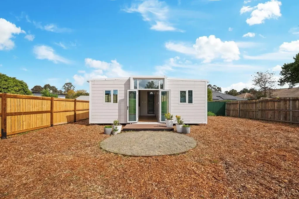 1 BEDROOM, 1 BATHROOM HOME WITH AIR-CON!