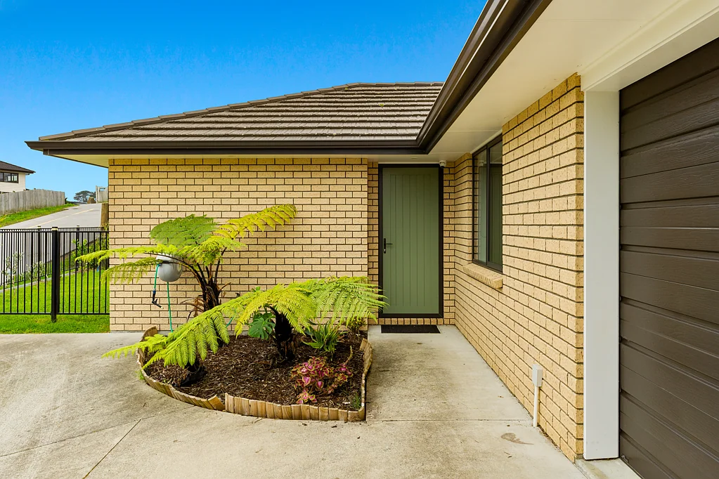 Waiuku 3ਬੈੱਡਰੂਮ Low-Maintenance Brick & Tile