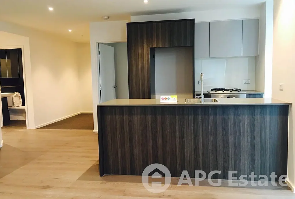 Fully Furnished 1B+1Study+1B Apartment in the Heart of Docklands