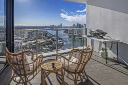 2701/4 WAHROONGA Place, Surfers Paradise