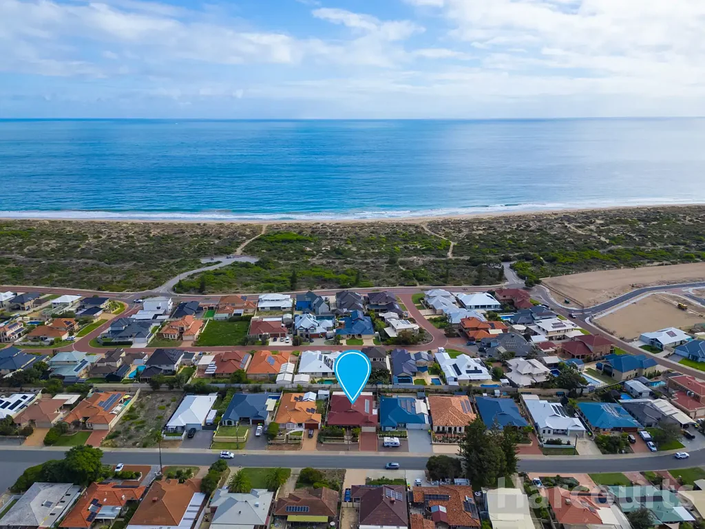 Singleton 4ห้องนอน HOME OPEN CANCELLED Expansive Entertainer 400m to Beach