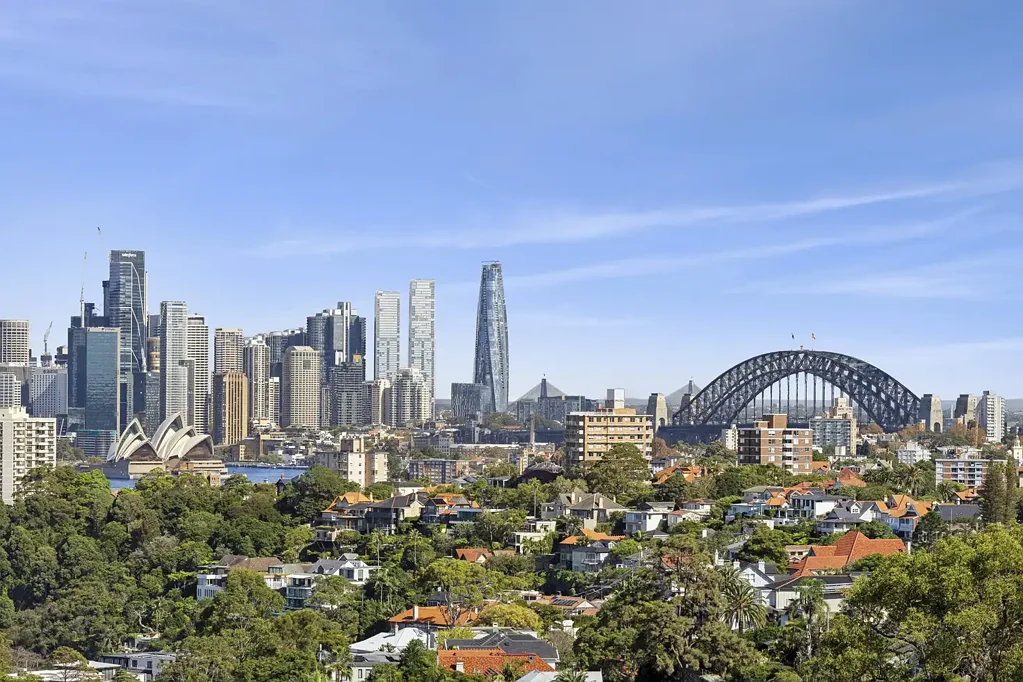 Mosman 1房 悉尼港全景视野 顶层公寓奢居 光线充足 双面朝北 Markilux阳台 石材台面厨房 明亮主卧 新装浴室 大型车库 Uninterrupted Iconic Panoramas