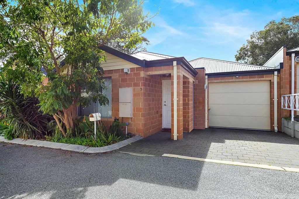 Gosnells 3房  Easy-Care Living with a Beautiful Reserve Outlook