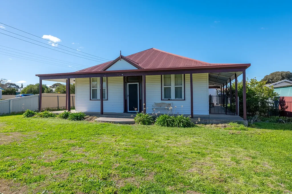 Nhill 5 Bedroom Attractive Dual Occupancy Investment!