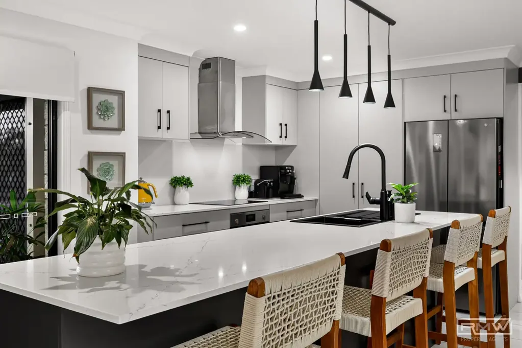 Taroomball 4chambre Spacious Family Living with Future Potential in One of Sea Haven's Quietest Locations