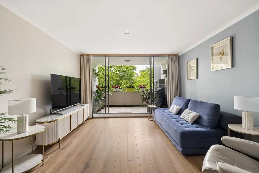 Camperdown 2Phòng ngủ Contemporary dual-level apartment with leafy outlooks