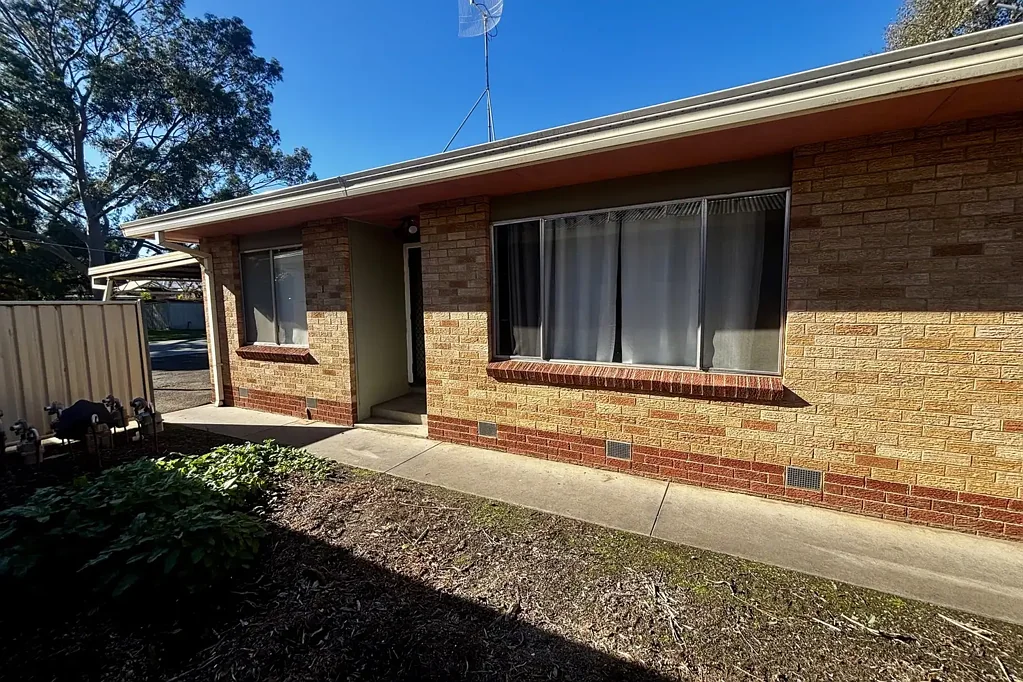 Two Bedroom Unit Close To CBD
