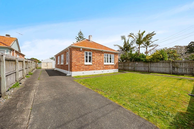 62 Parkinson Avenue, Mt Roskill, Auckland City
