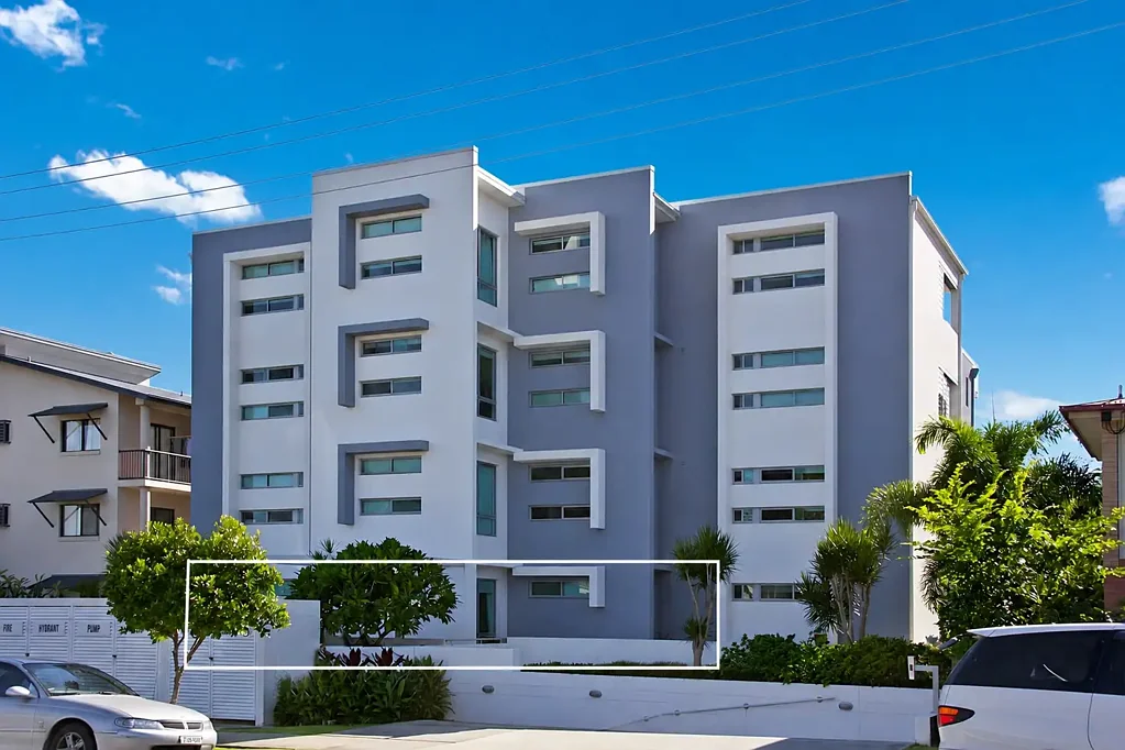 Coolangatta 2 Bedroom GROUND FLOOR BEACHSIDE APARTMENT