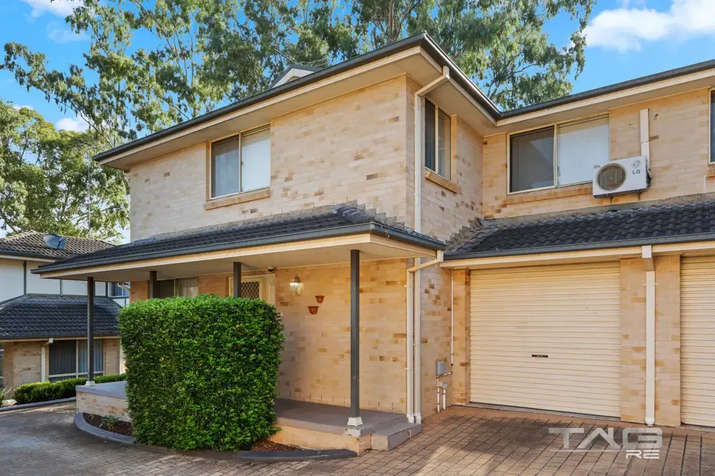MODERN THREE BEDROOM TOWNHOUSE WITH COURTYARD!