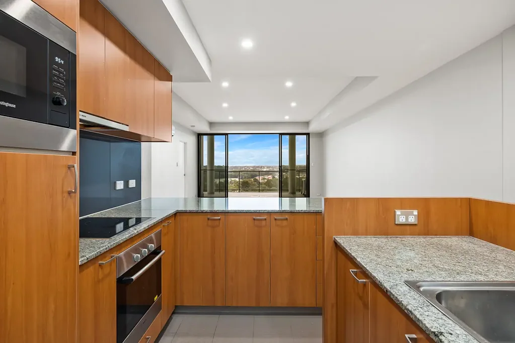 STUNNING 3X2X2 PENTHOUSE APARTMENT WITH SPECTACULAR RIVER & CITY VIEWS
