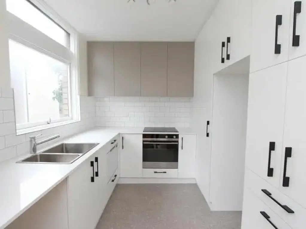 TWO BEDROOM APARTMENT IN BRONTE