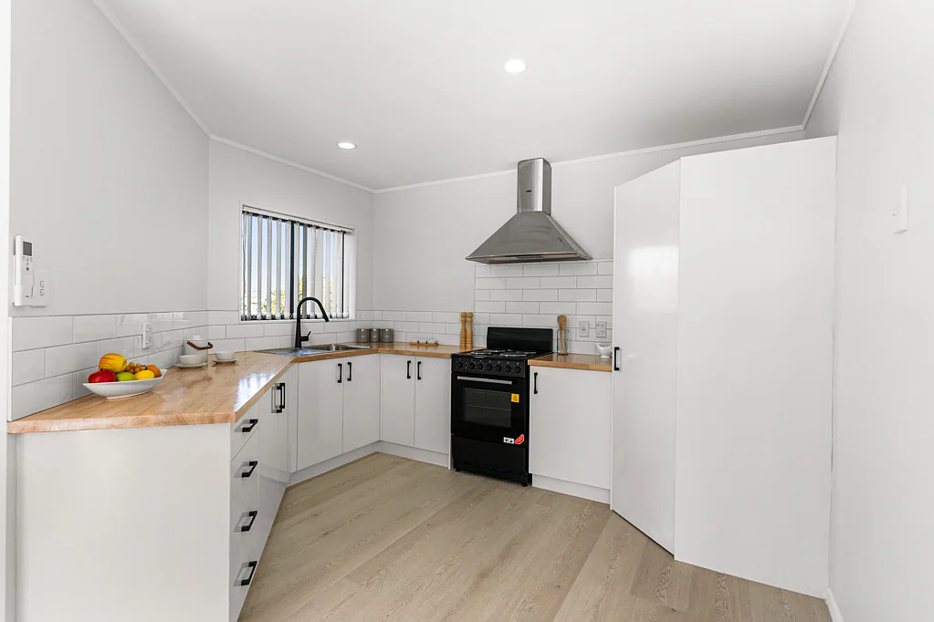 Clendon Park 3房  Renovated Hidden Gem - Road Frontage & FREEHOLD