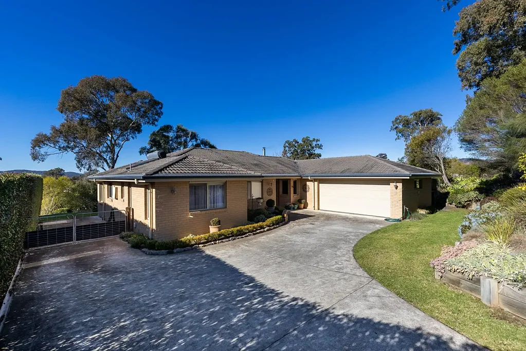 Bega 4房  Large Block, Views and a Great Home!