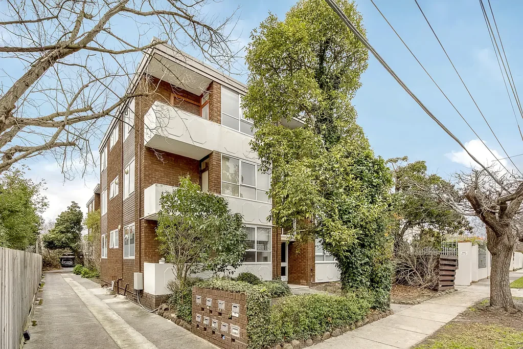 North facing in tree lined boulevard