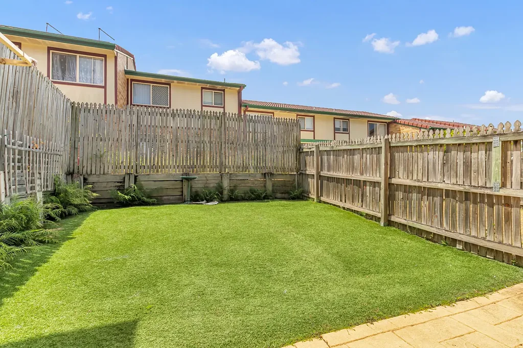 Collingwood Park 2房 整洁厨房 私人庭院 长期租客$410 便捷设施 潜力翻新 UNDER CONTRACT/ UNDER OFFER AFFORDABLE HERITAGE GARDENS