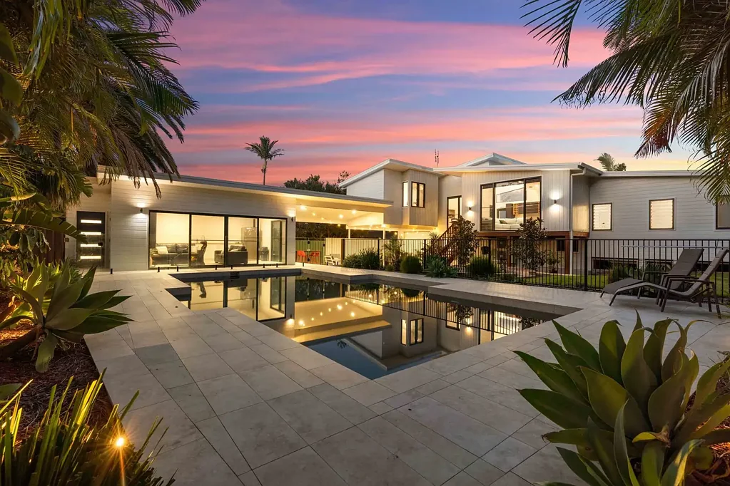 Caves Beach 5બેડરૂમ Resort-Style Coastal Luxury with Exceptional Indoor–Outdoor Living