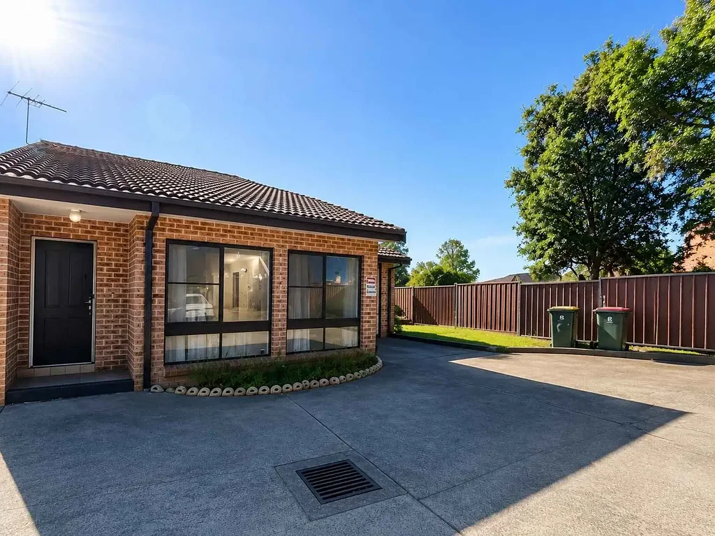 Freshly Painted Two Bedroom Villa!!