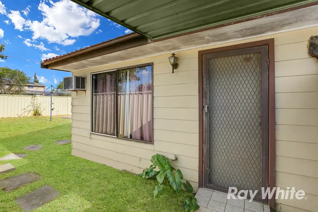 Spacious & Private 2-Bedroom Granny Flat in a Quiet, Convenient Location