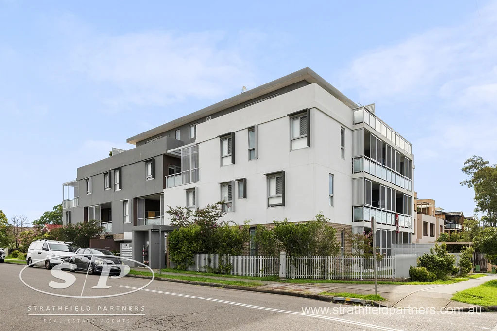 Modern Three-Bedroom Apartment in Prime Guildford Location