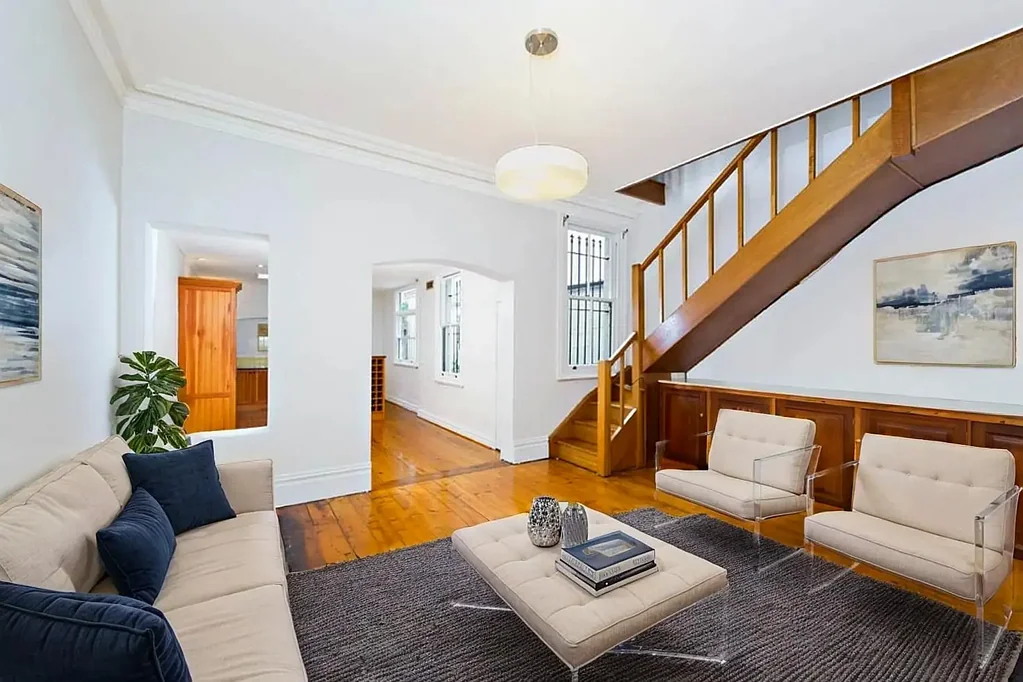 Charming 2 bedroom home with a premier North Annandale address