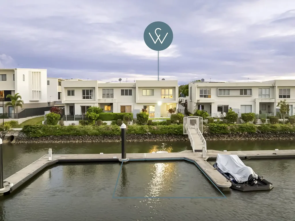 Hope Island 3 Bedroom MOTIVATED, REALISTIC SELLER - MARINA BERTH - NORTH FACING WATERFRONT!
