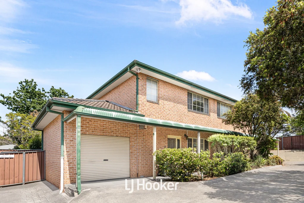 Charming Townhouse in Toongabbie Awaits!