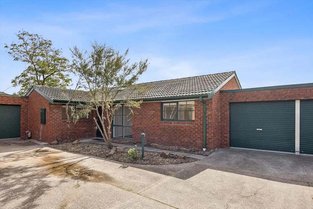Freshly Updated Unit in a Convenient Location