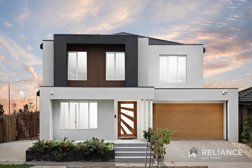 Tarneit 6 Slaapkamer Designer East-Facing Luxury with 5 Ensuites, Grand Scale & Premium Family Prestige In Heart Of Tarneit !!