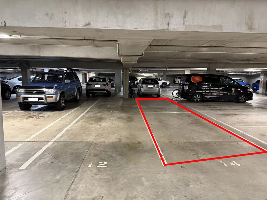 Tandem parking at Dockside Lane