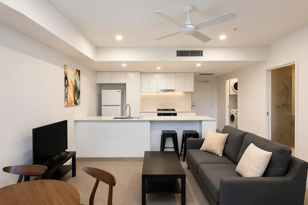 FURNISHED TWO BEDROOM IN THE HEART OF TOOWONG