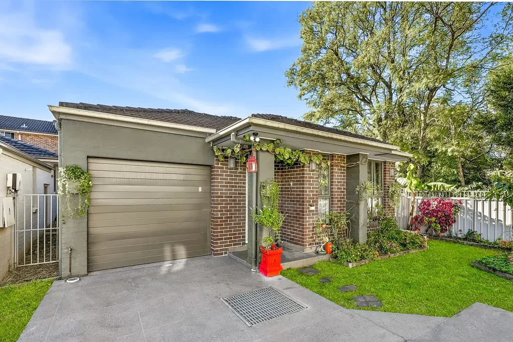 Riverstone 3房  MASSIVE 388 sqm CORNER BLOCK IN A PRIME LOCATION
