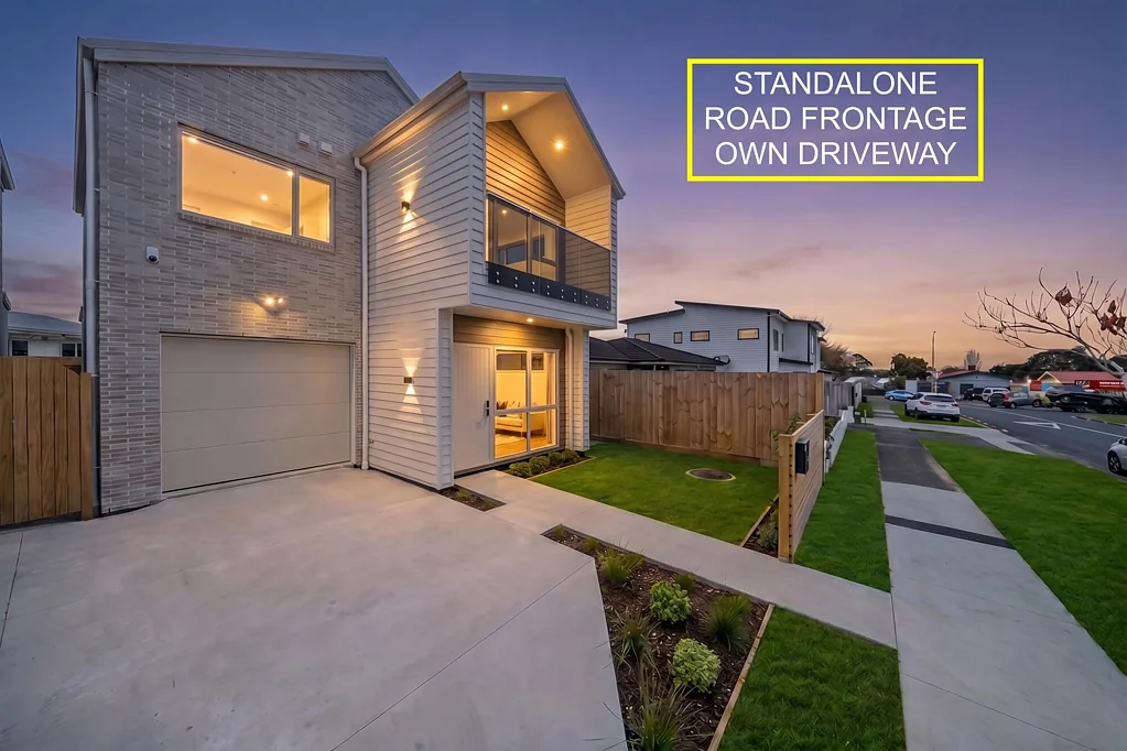Manurewa 4Phòng ngủ Standalone, Road frontage & Own Driveway