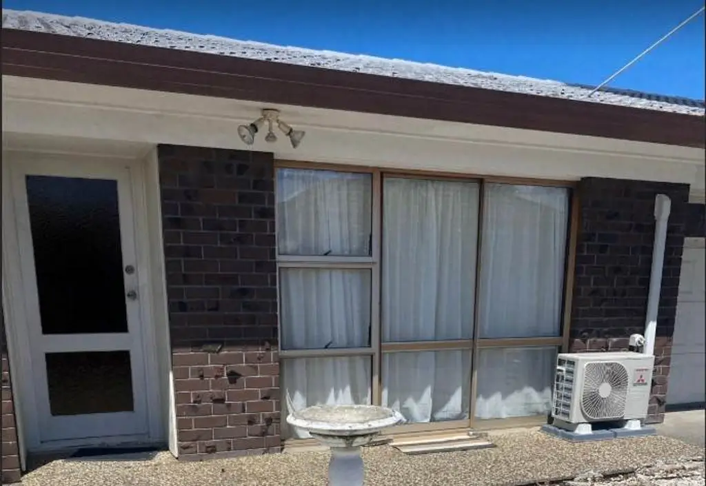 Spacious home suitable for long term tenants!