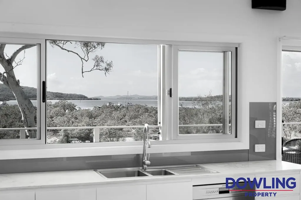 Karuah 7房  One Property. Two Homes. Endless Possibilities with Stunning Water Views!