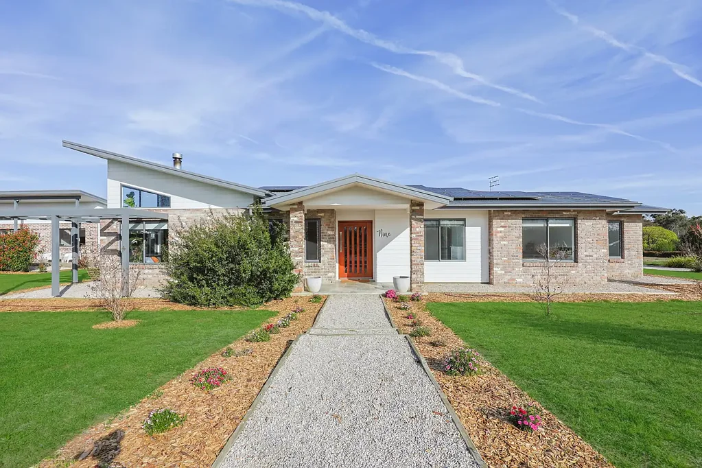 Mudgee 5બેડરૂમ PRESTIGE LIVING MEETS PROVEN AIRBNB INCOME.
