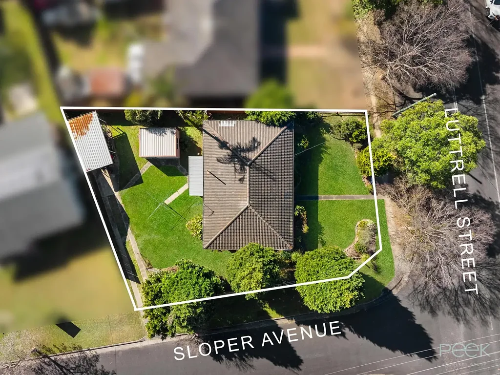 Hobartville 3房 位于多功能转角地块的现代生活，附带后方通道 Modern Living on Versatile Corner Block with Rear Access