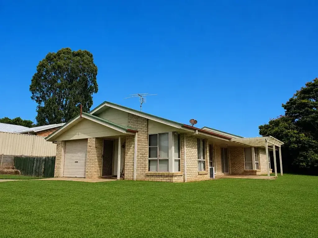 Spacious & Comfortable Family Home in Darling Heights