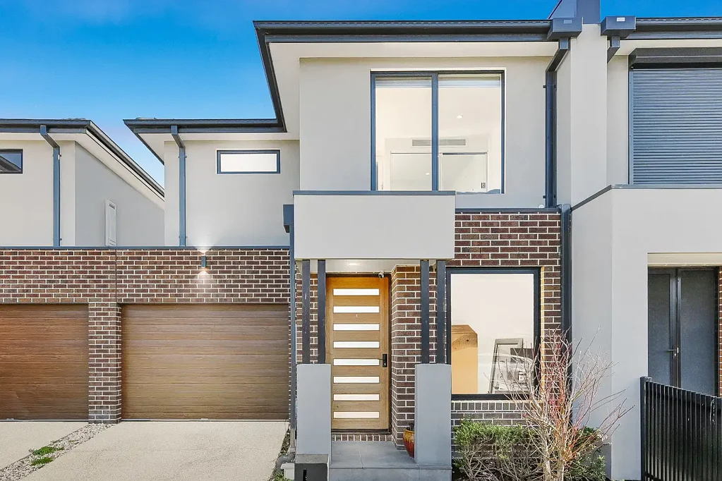 Beaconsfield 3ਬੈੱਡਰੂਮ Location and  Convenience in the Heart of Beaconsfield !