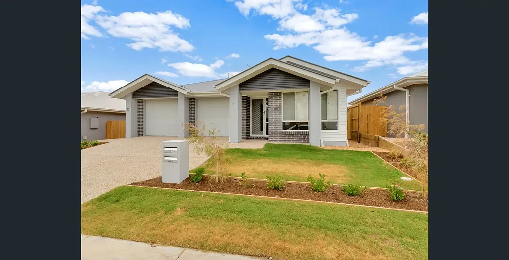 Modern & Low-Maintenance Living in Convenient Redbank Location