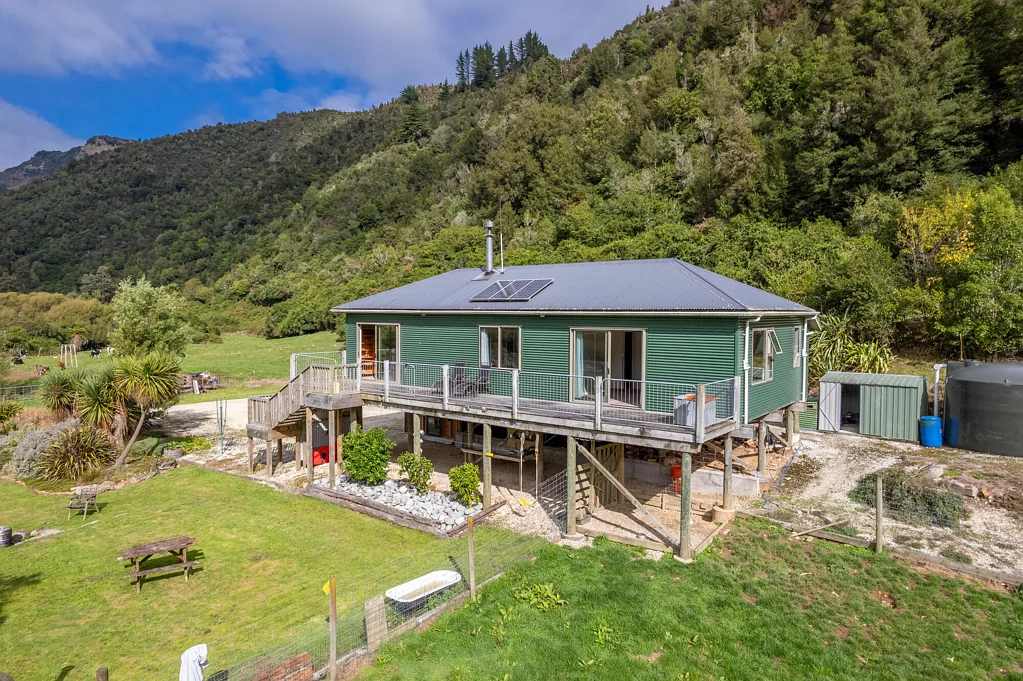 Murchison Modern comfort. Rural freedom. Remarkable views.