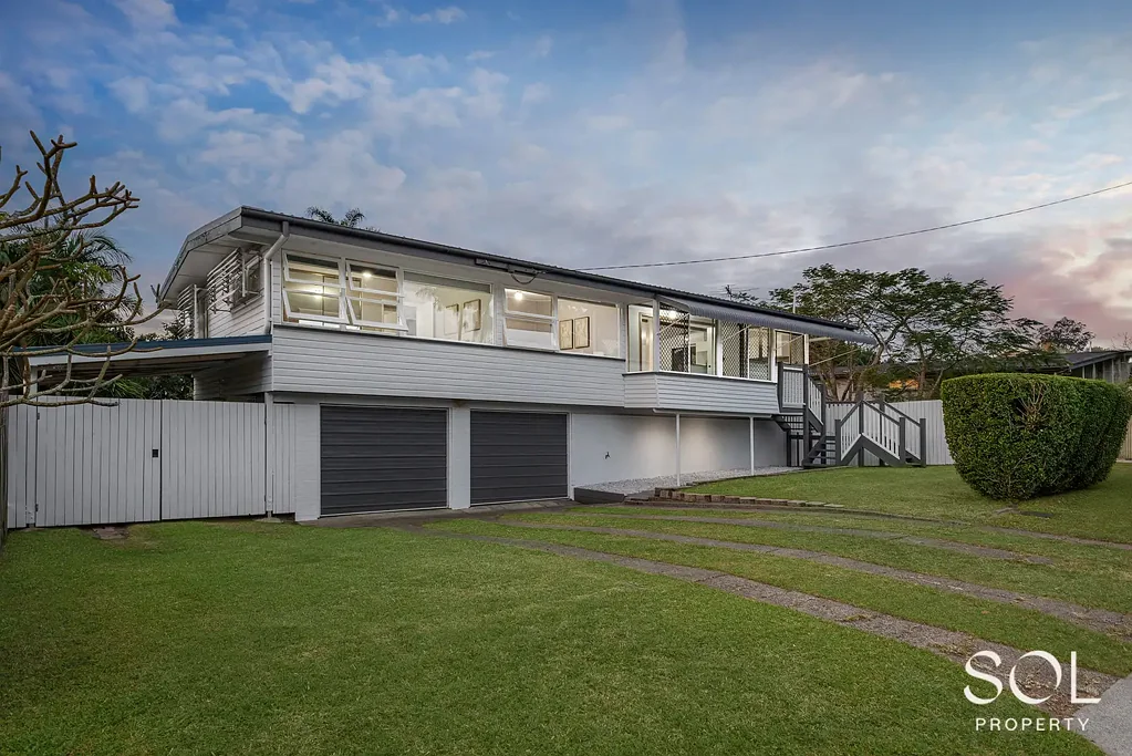 Chermside West 3房 Chermside West安静位置 761sqm宽敞地块 现代翻新厨房 开放式起居区 三卧带衣柜 步行至Westfield医院学校 Parkside Living in the Heart of Chermside West!