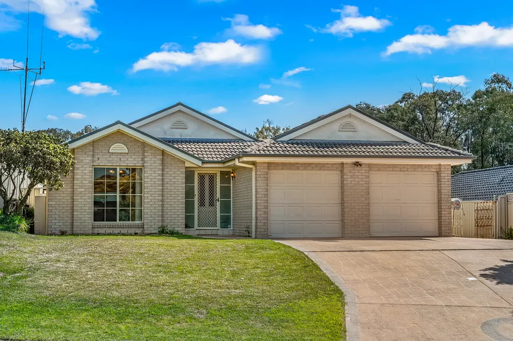 Singleton 4 Bedroom Spacious Family Living with Elevated views & Excellent Investment Potential!