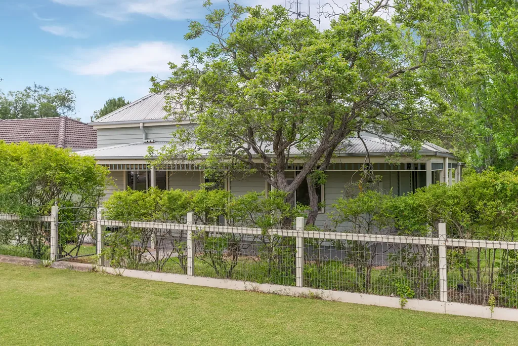 Heathcote 3બેડરૂમ CHARMING COTTAGE, CENTRAL LOCATION ON HALF AN ACRE