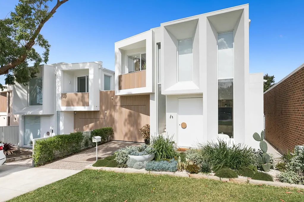 Caringbah South 4Kwarto Architectural Elegance | Grand Family Living